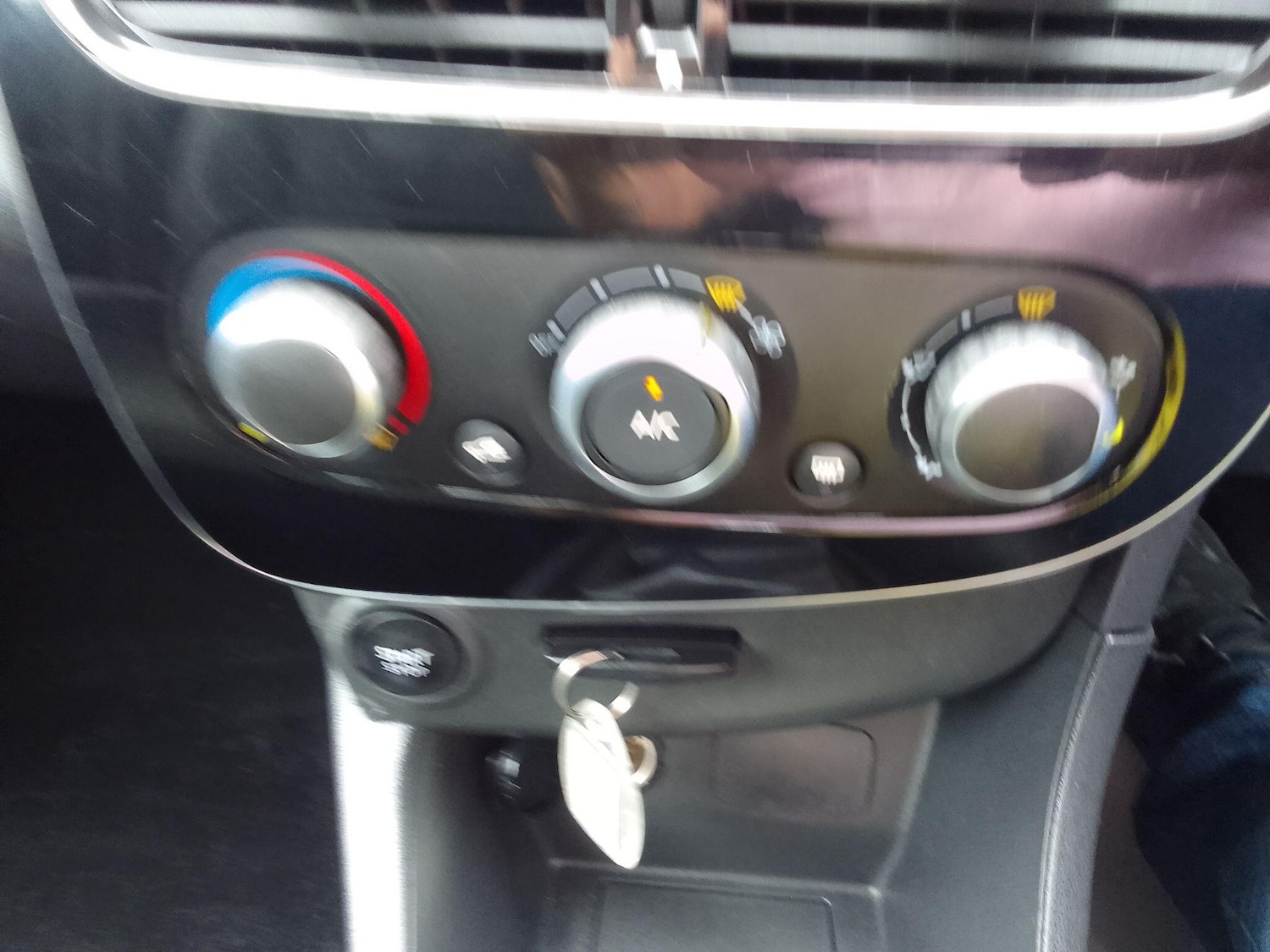 Used Renault Clio for sale - 76735448: Photo 23