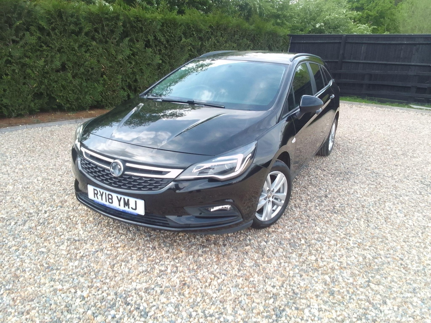 Used Vauxhall Astra for sale - 76735083: Photo 2