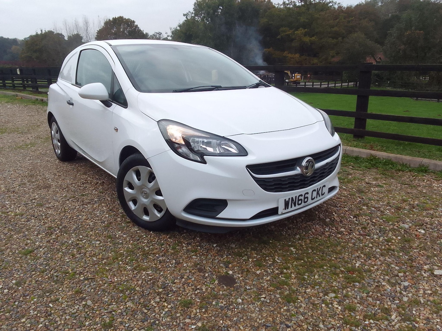 Used Vauxhall Corsa 2016 for sale - 76735276: Photo 2