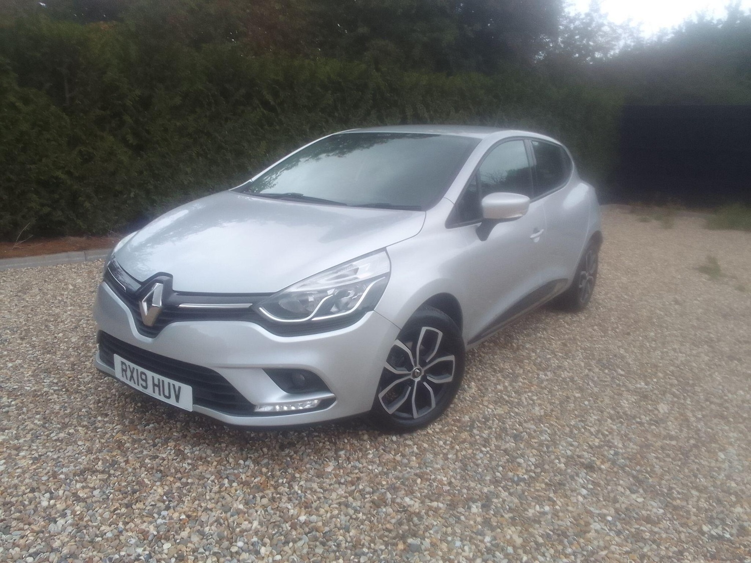 Used Renault Clio for sale - 76735377: Photo 2