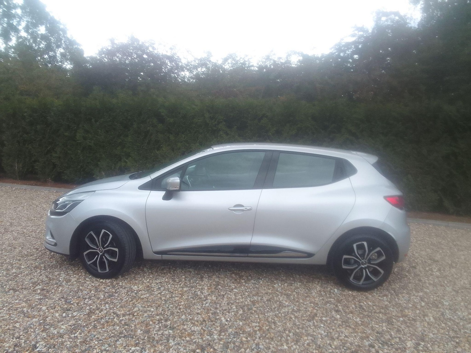 Used Renault Clio for sale - 76735377: Photo 3