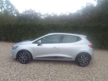 Used Renault Clio 2019 for sale - 76735377: Photo