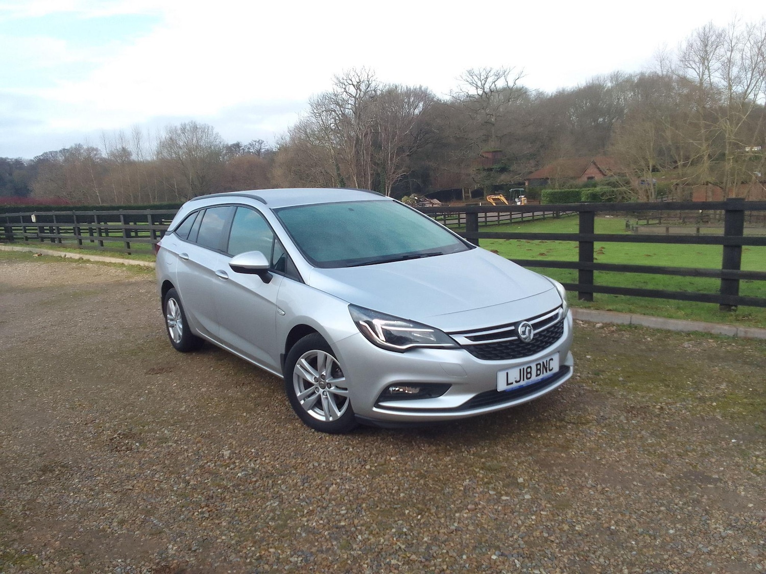 Used Vauxhall Astra for sale - 76802443: Photo 1