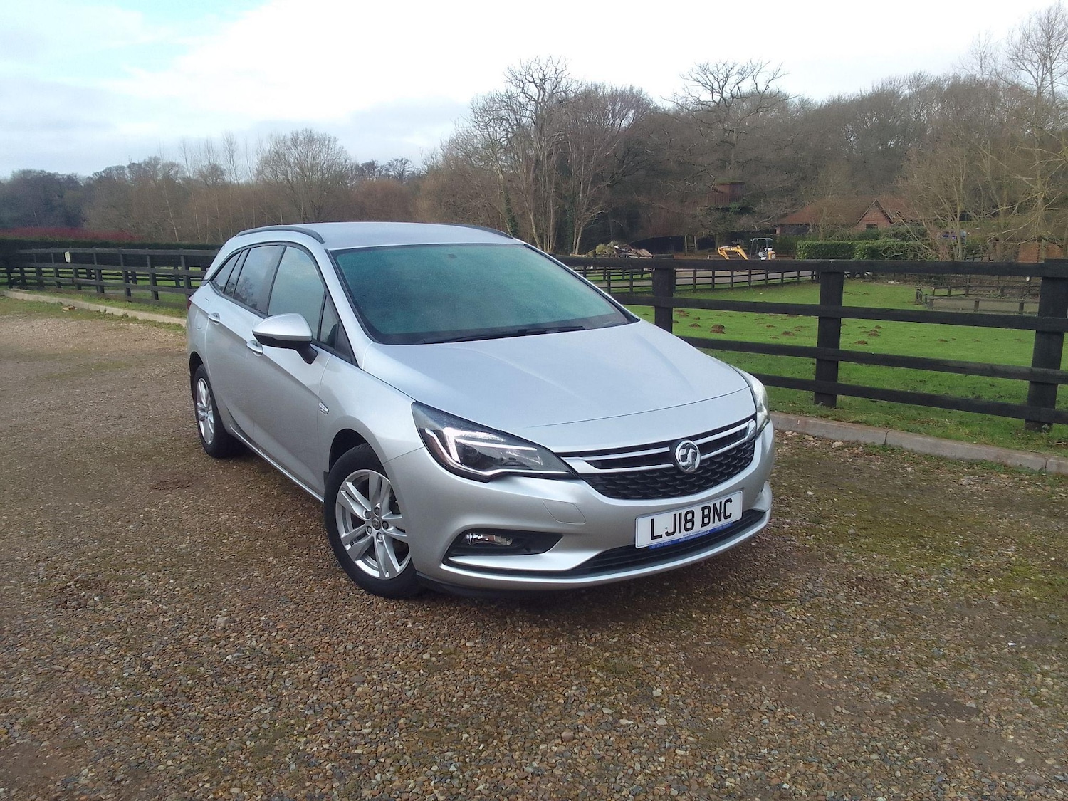 Used Vauxhall Astra for sale - 76802443: Photo 2
