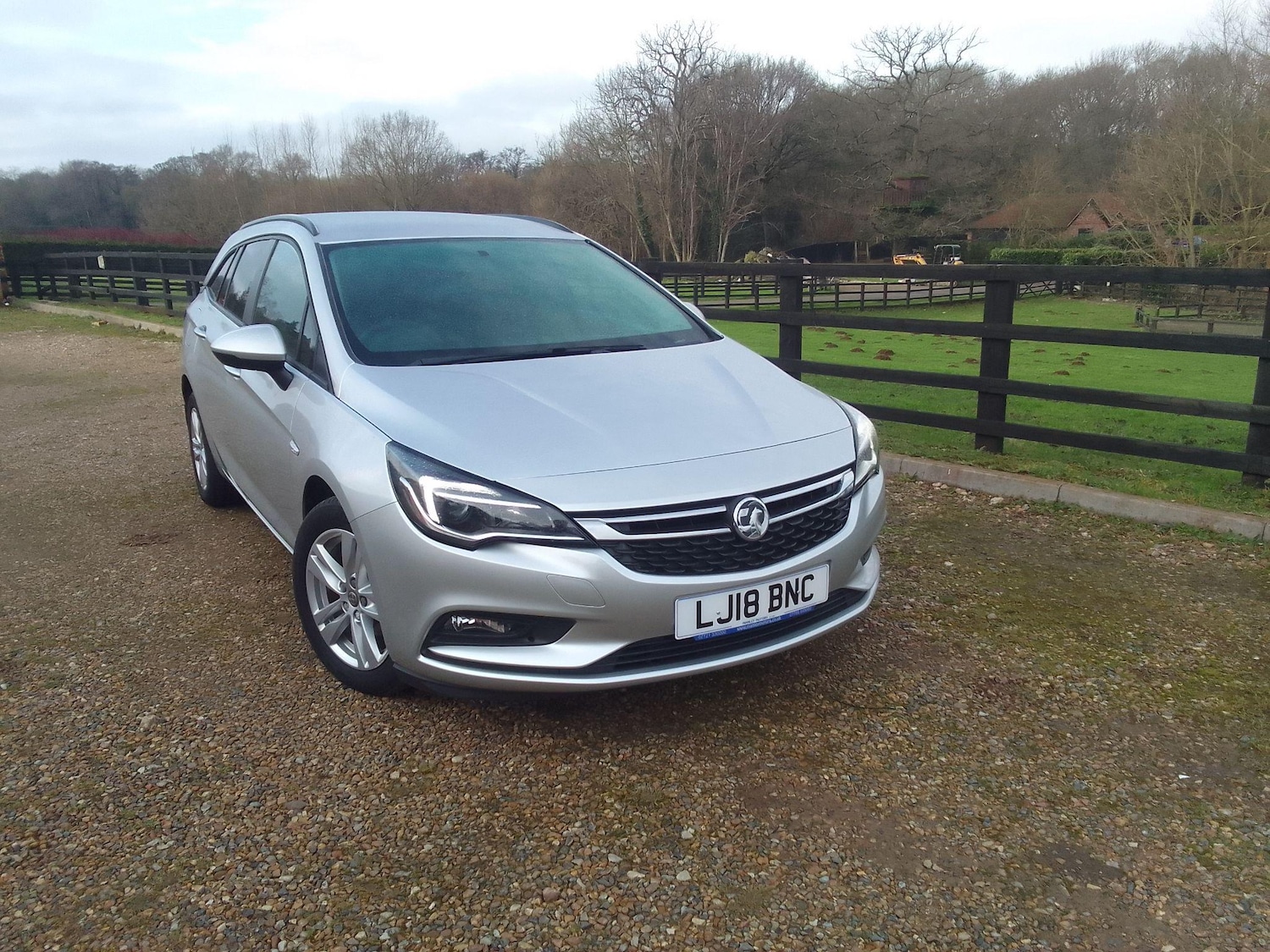 Used Vauxhall Astra for sale - 76802443: Photo 3