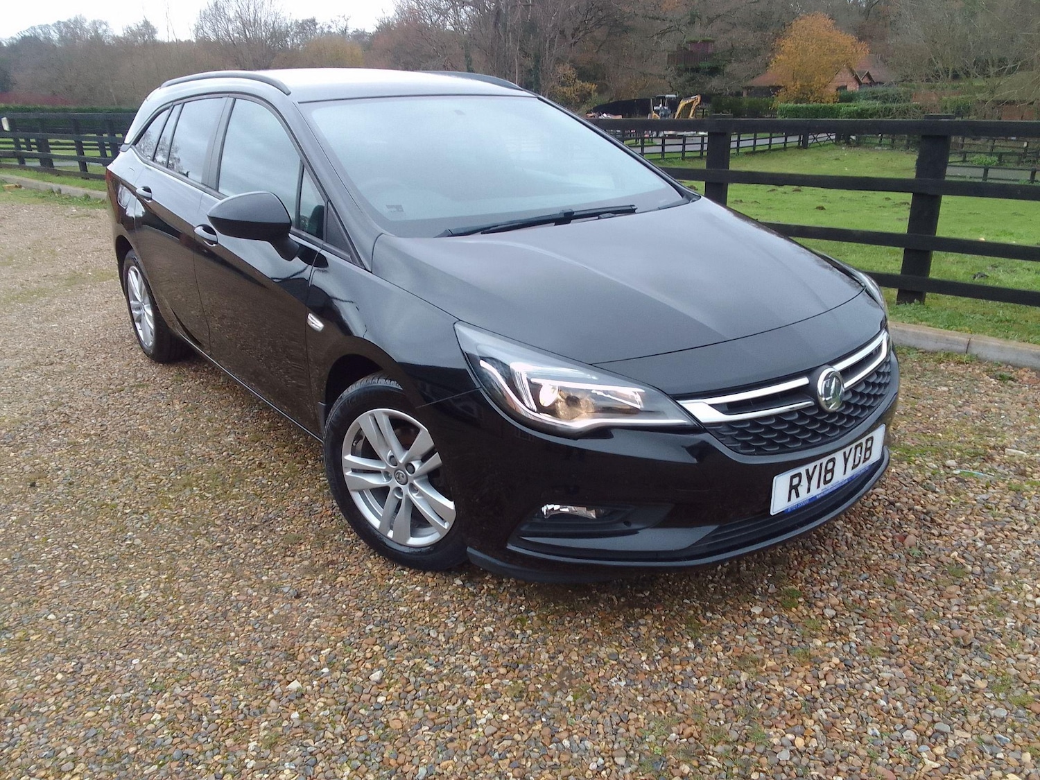 Used Vauxhall Astra for sale - 76735496: Photo 1