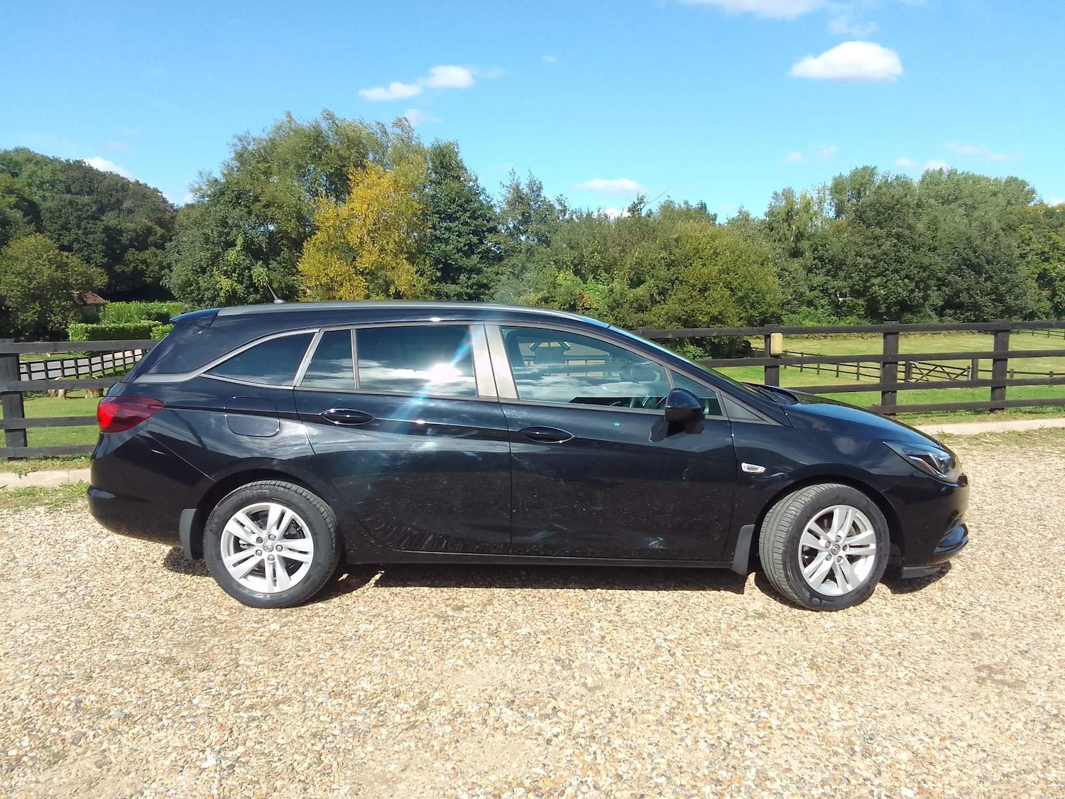 Used Vauxhall Astra for sale - 76735496: Photo 2