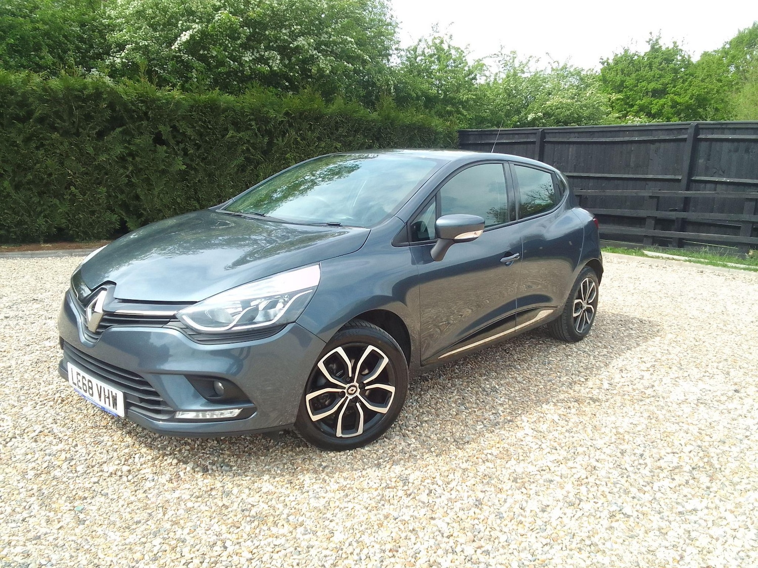 Used Renault Clio for sale - 76735330: Photo 1
