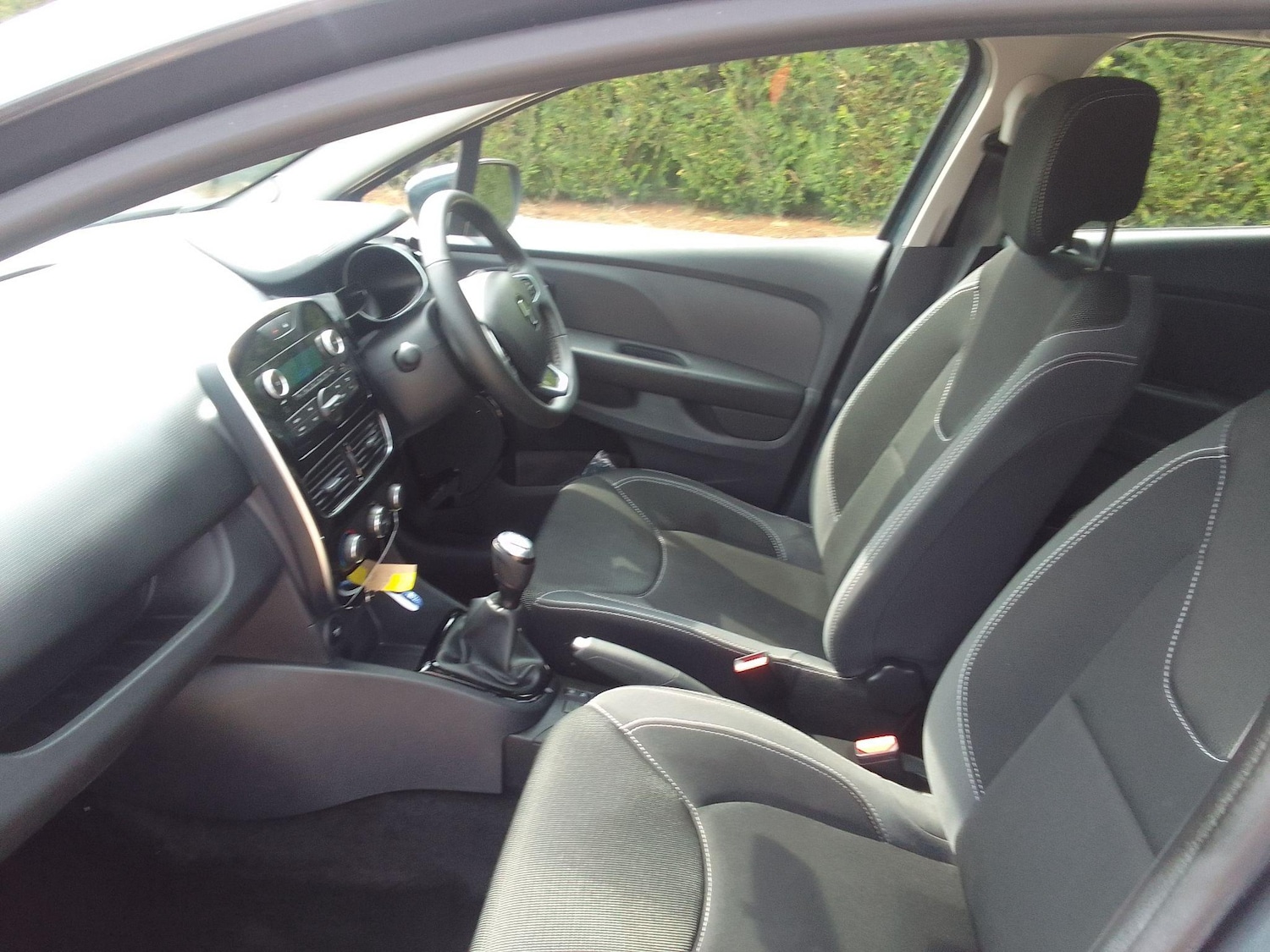 Used Renault Clio for sale - 76735330: Photo 10