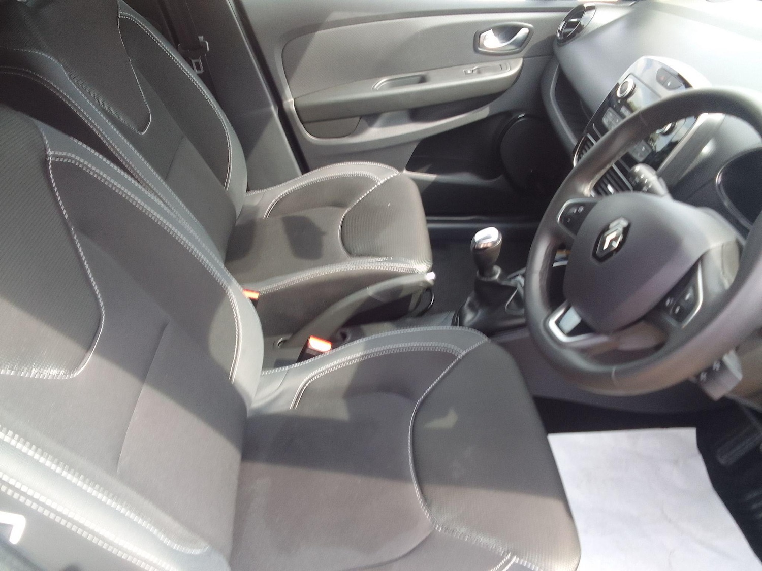 Used Renault Clio for sale - 76735330: Photo 20