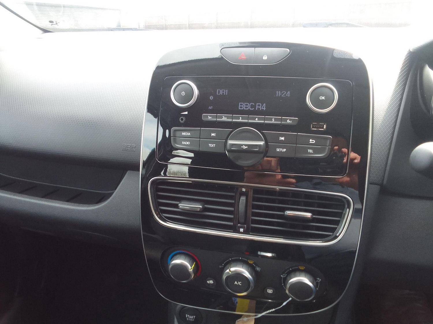 Used Renault Clio for sale - 76735330: Photo 21