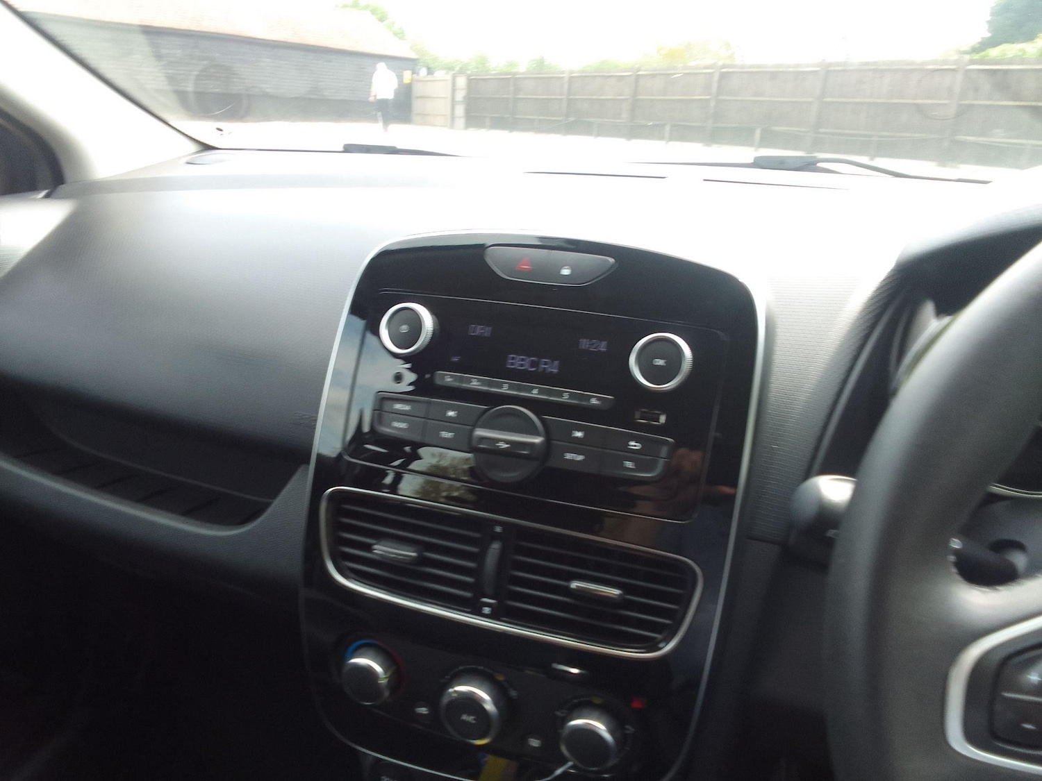 Used Renault Clio for sale - 76735330: Photo 22