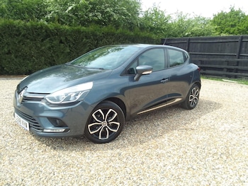 Used Renault Clio 2019 for sale - 76735330: Photo