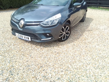 Used Renault Clio 2019 for sale - 76735330: Photo