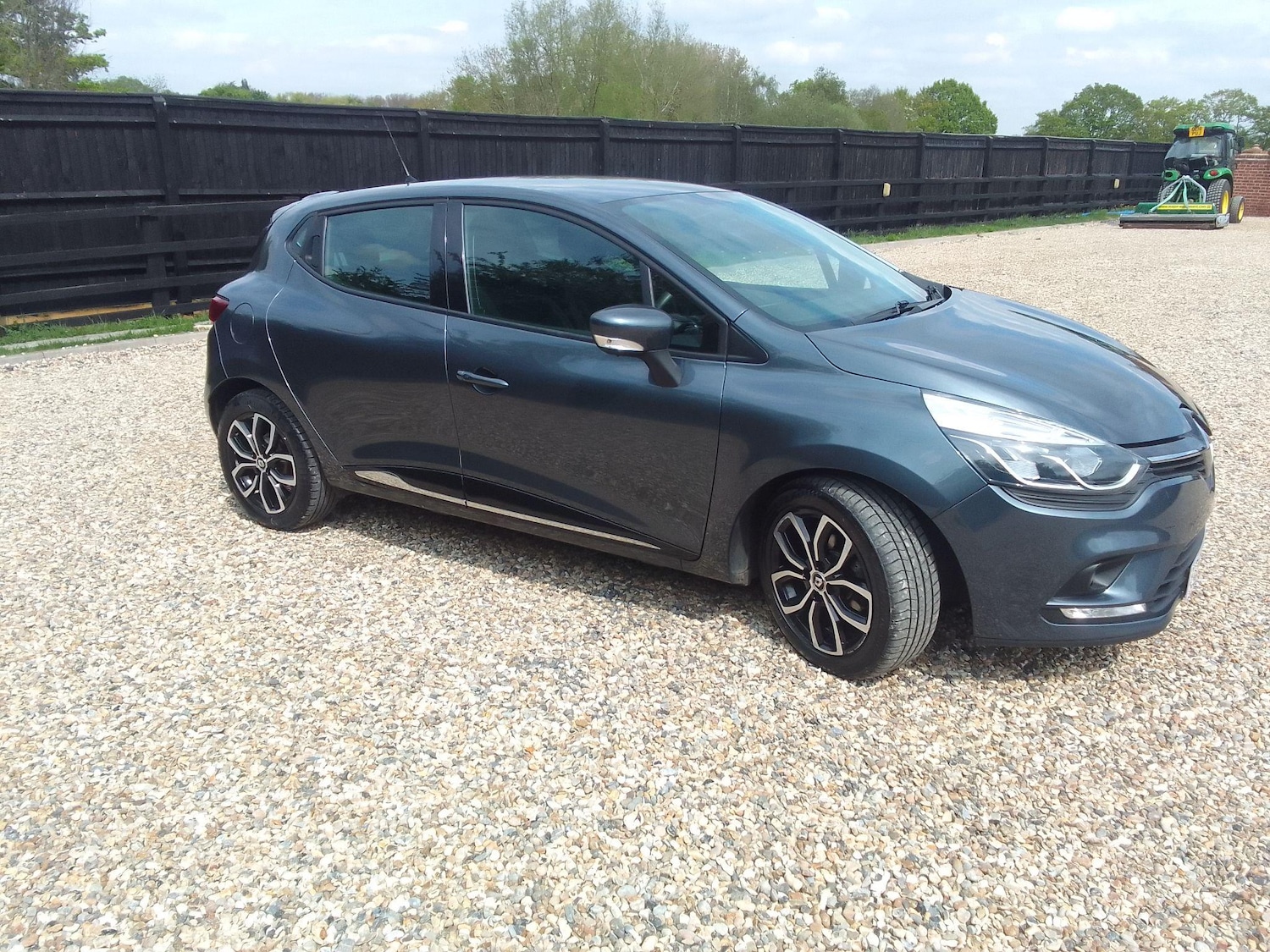 Used Renault Clio for sale - 76735330: Photo 7