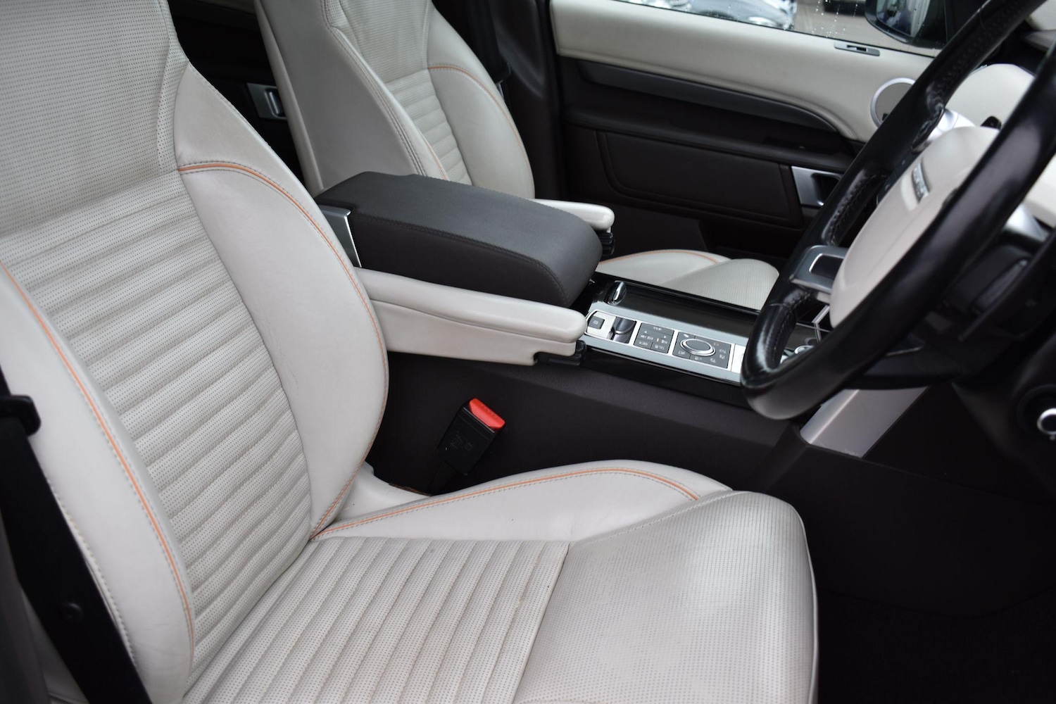 Used Land Rover Discovery 2017 for sale - 76953843: Photo 10