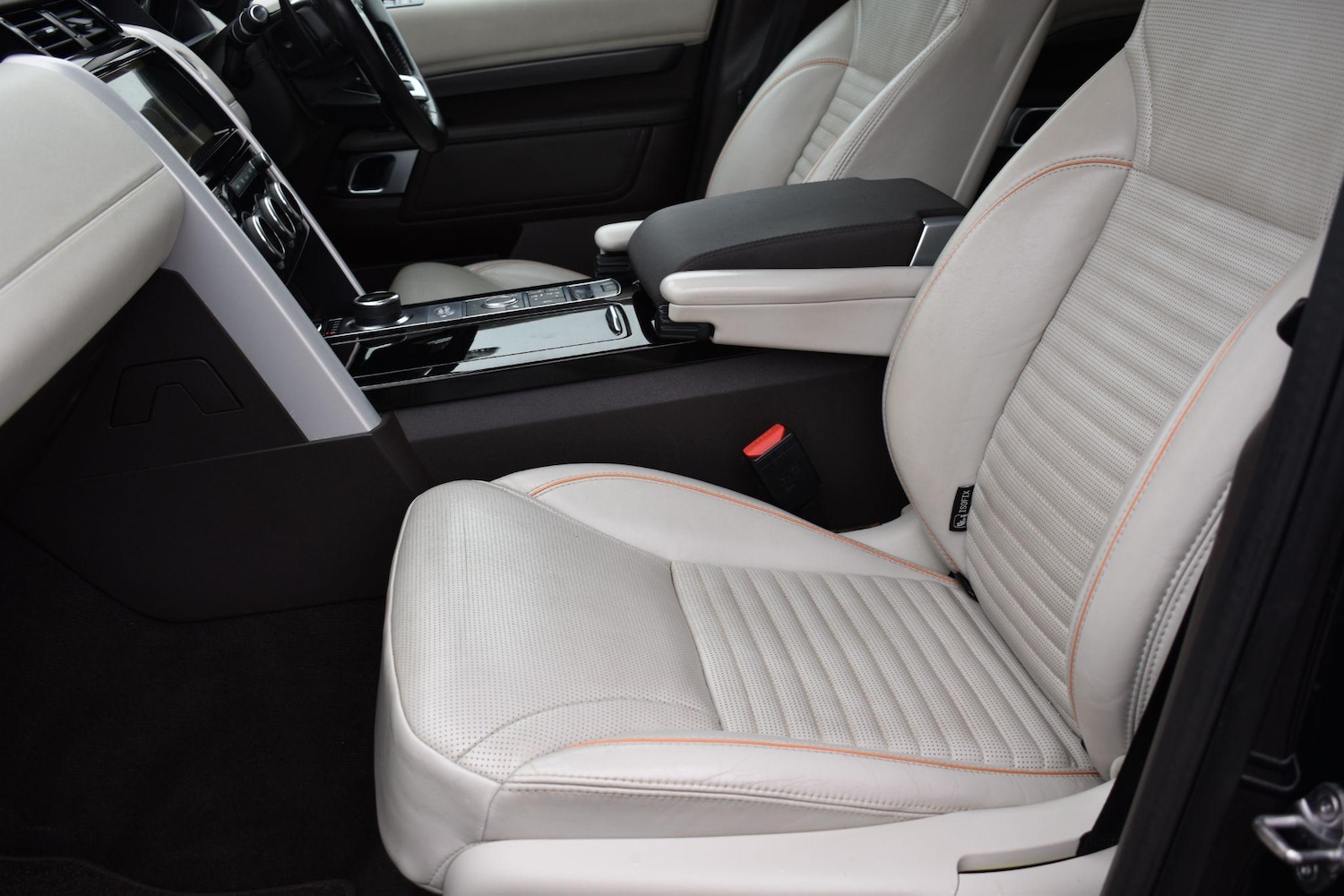 Used Land Rover Discovery 2017 for sale - 76953843: Photo 32