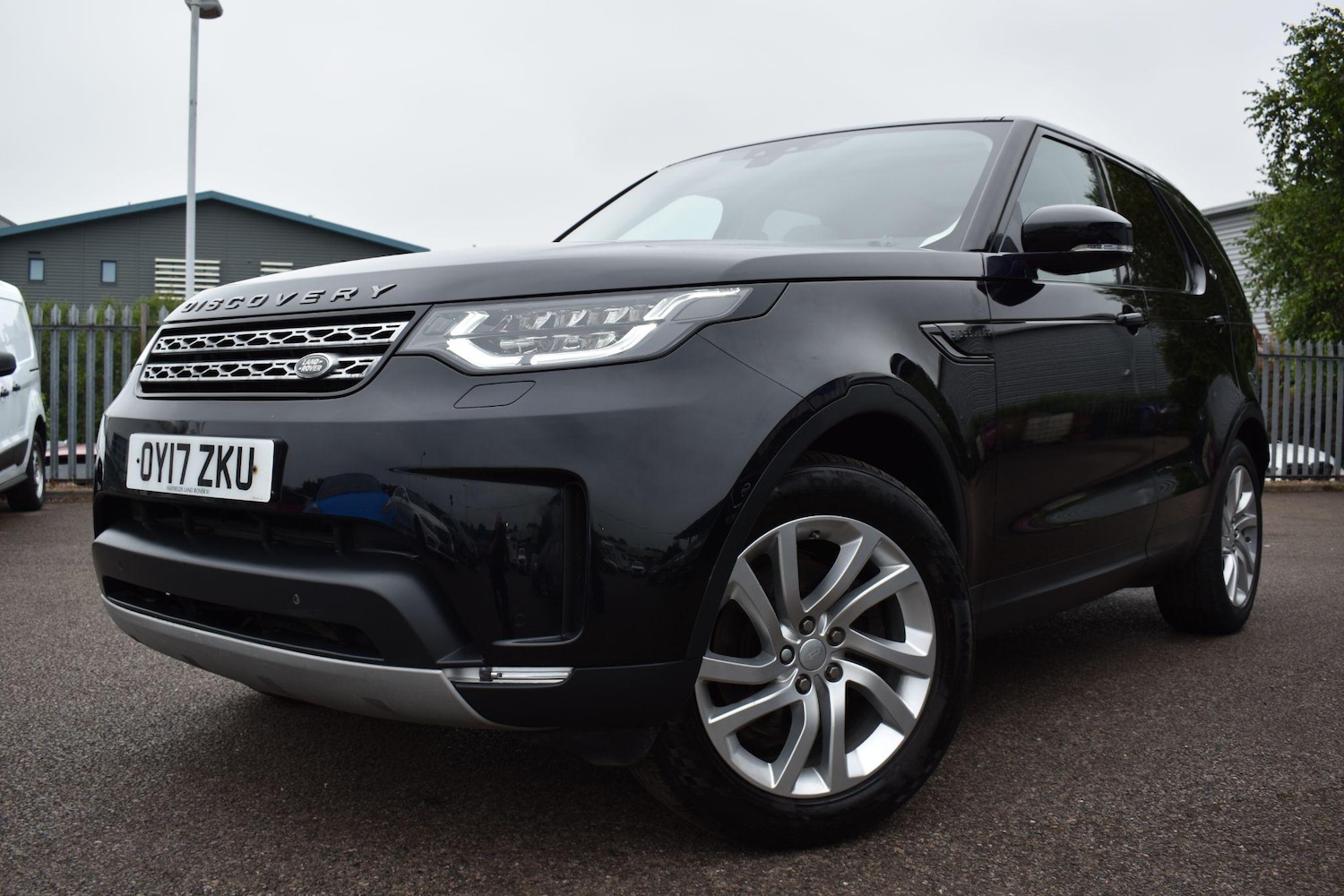 Used Land Rover Discovery 2017 for sale - 76953843: Photo 4