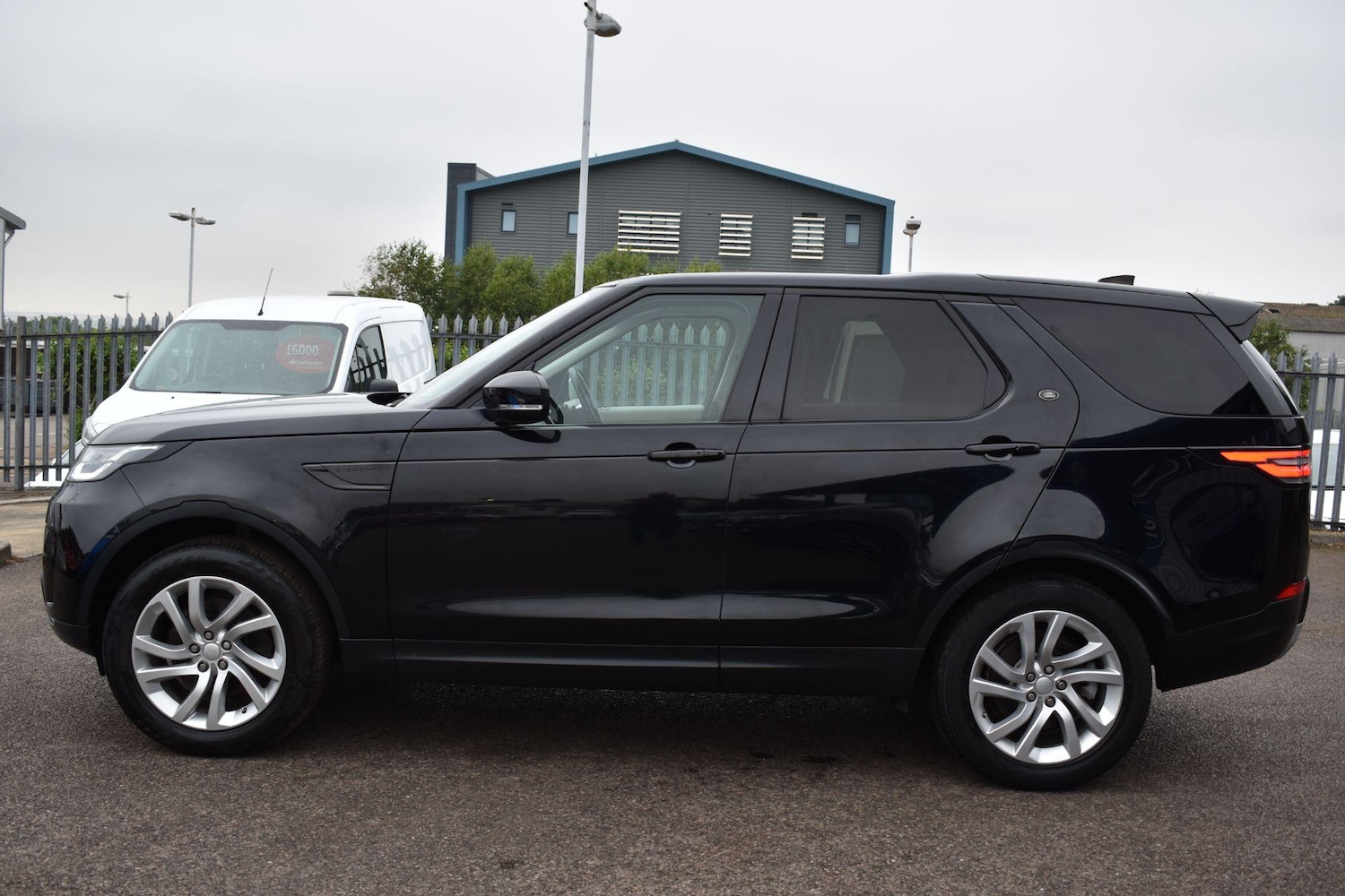 Used Land Rover Discovery 2017 for sale - 76953843: Photo 6