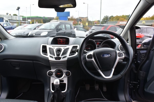 Used Ford Fiesta 2010 for sale - 76305320: Photo 16