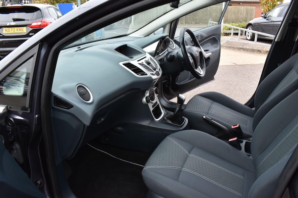 Used Ford Fiesta 2010 for sale - 76305320: Photo 24