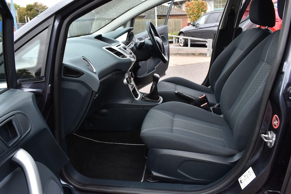 Used Ford Fiesta 2010 for sale - 76305320: Photo 25
