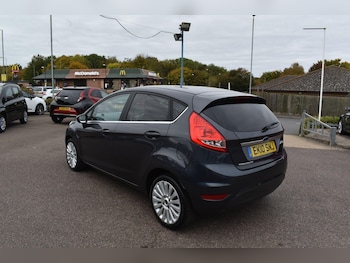 Used Ford Fiesta 2010 for sale - 76305320: Photo 4