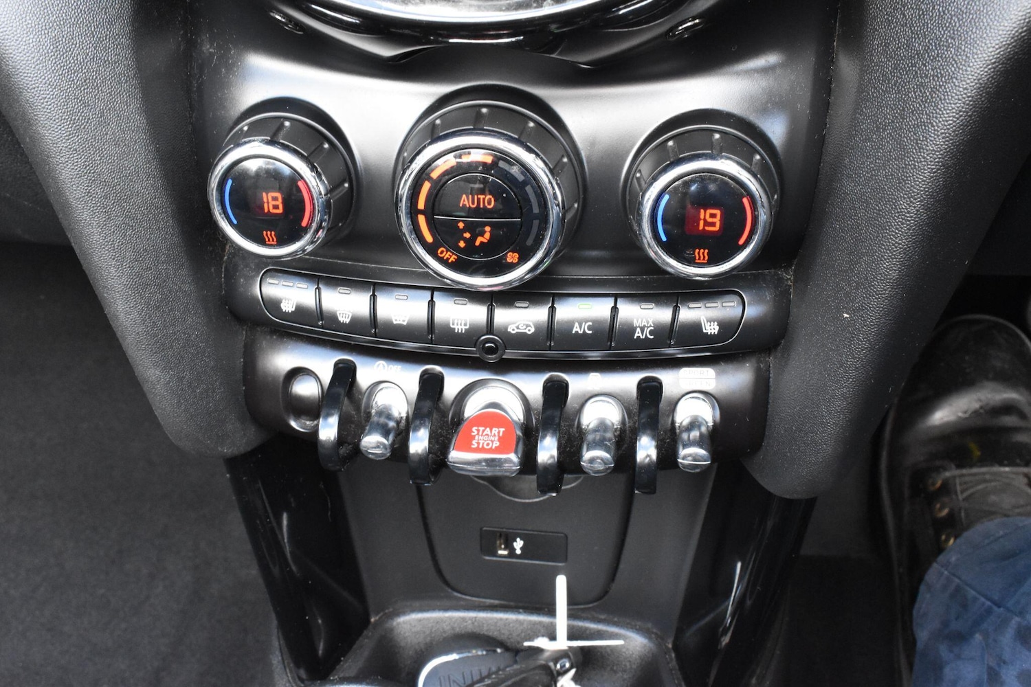 Used MINI Convertible 2019 for sale - 76953848: Photo 17