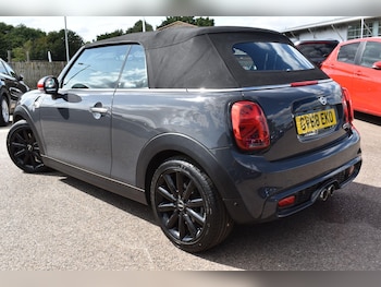 Used MINI Convertible 2019 for sale - 76953848: Photo