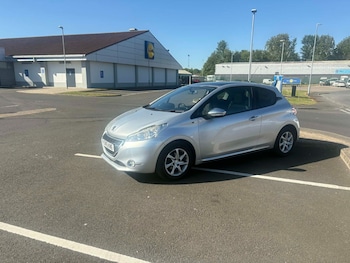 Used Peugeot 208 2015 for sale - 78456633: Photo