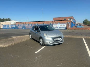 Used Peugeot 208 2015 for sale - 78456633: Photo