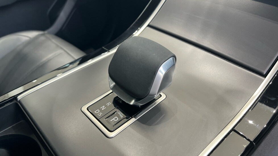 Used Land Rover Range Rover Velar 2023 for sale - 76302445: Photo 13