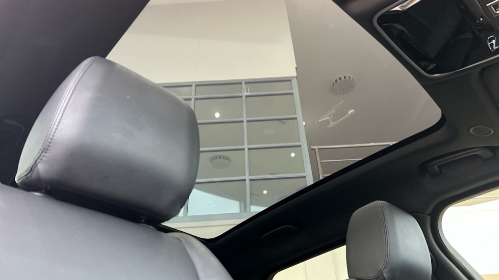 Used Land Rover Range Rover Velar 2023 for sale - 76302445: Photo 21