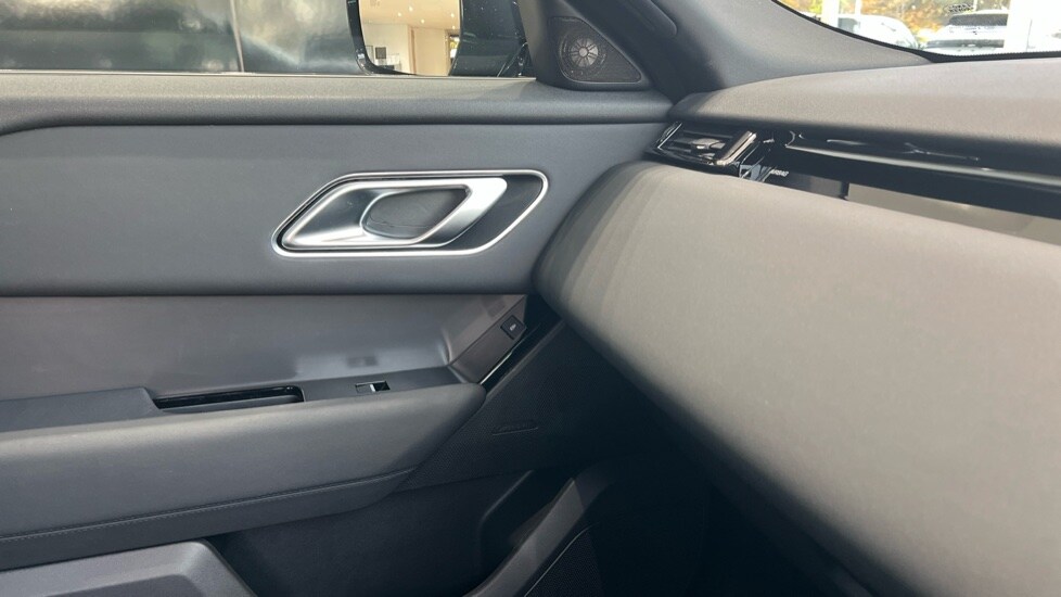 Used Land Rover Range Rover Velar 2023 for sale - 76302445: Photo 34