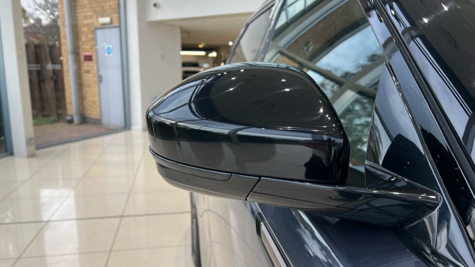 Used Land Rover Range Rover Velar 2023 for sale - 76302445: Photo 39