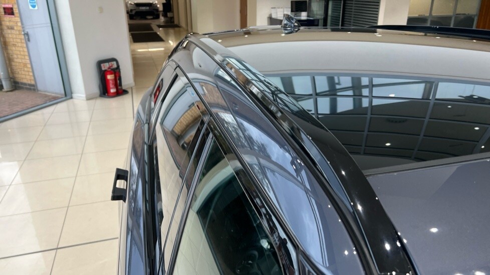 Used Land Rover Range Rover Velar 2023 for sale - 76302445: Photo 44