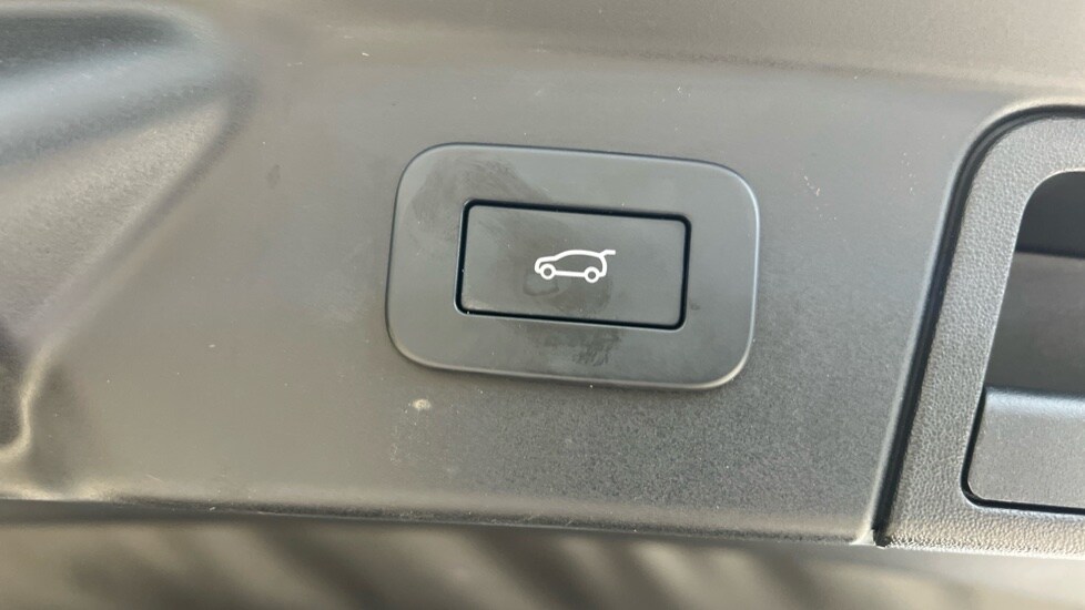 Used Land Rover Range Rover Velar 2023 for sale - 76302445: Photo 83