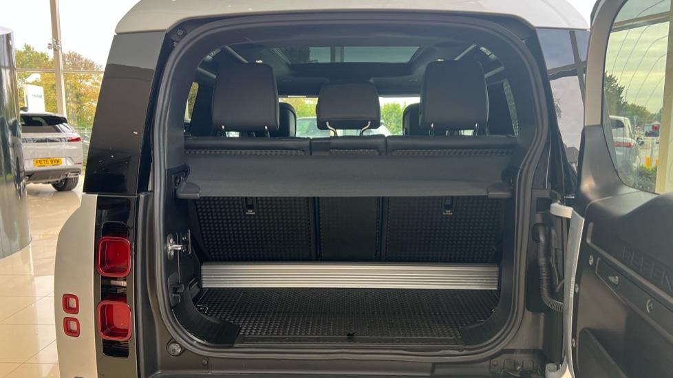 Used Land Rover Defender 2024 for sale - 76061992: Photo 10