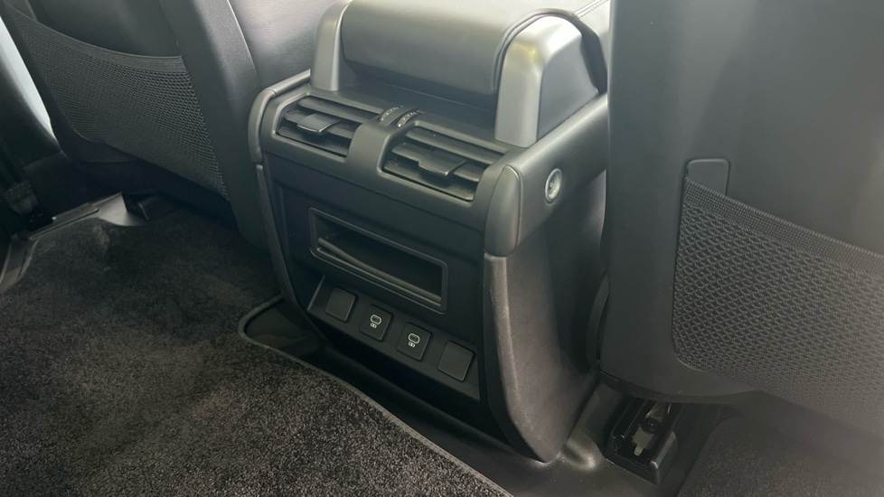 Used Land Rover Defender 2024 for sale - 76061992: Photo 18