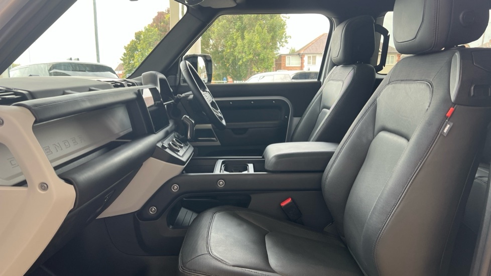 Used Land Rover Defender 2024 for sale - 76061992: Photo 3