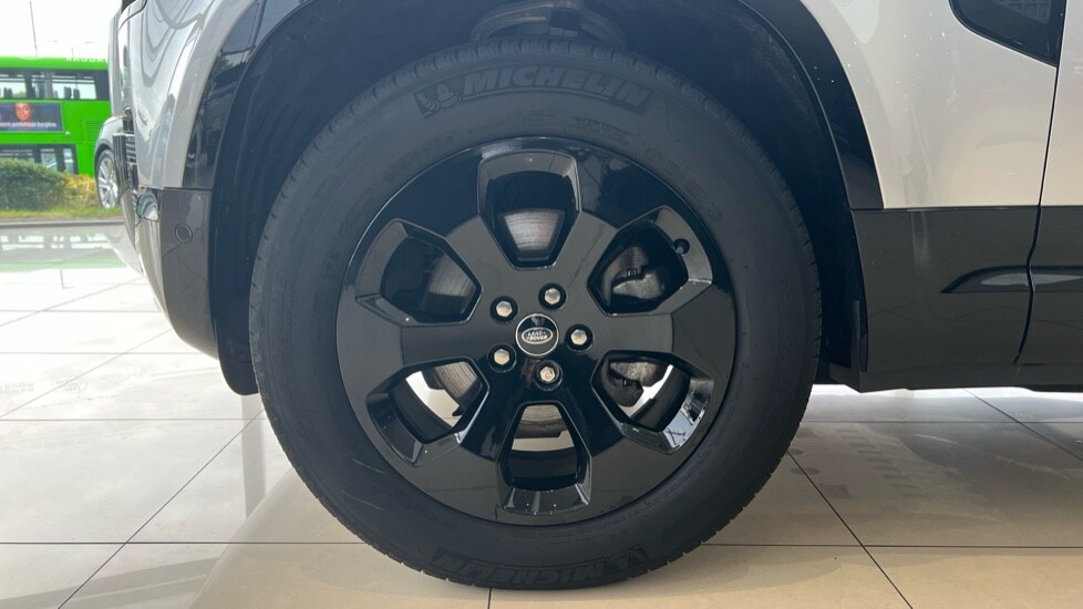 Used Land Rover Defender 2024 for sale - 76061992: Photo 31