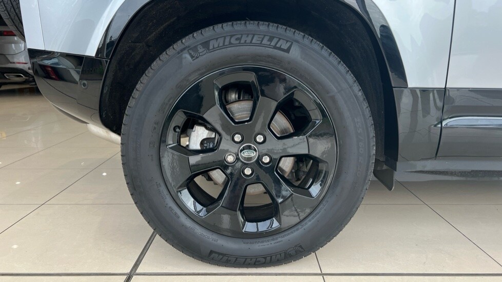Used Land Rover Defender 2024 for sale - 76061992: Photo 32