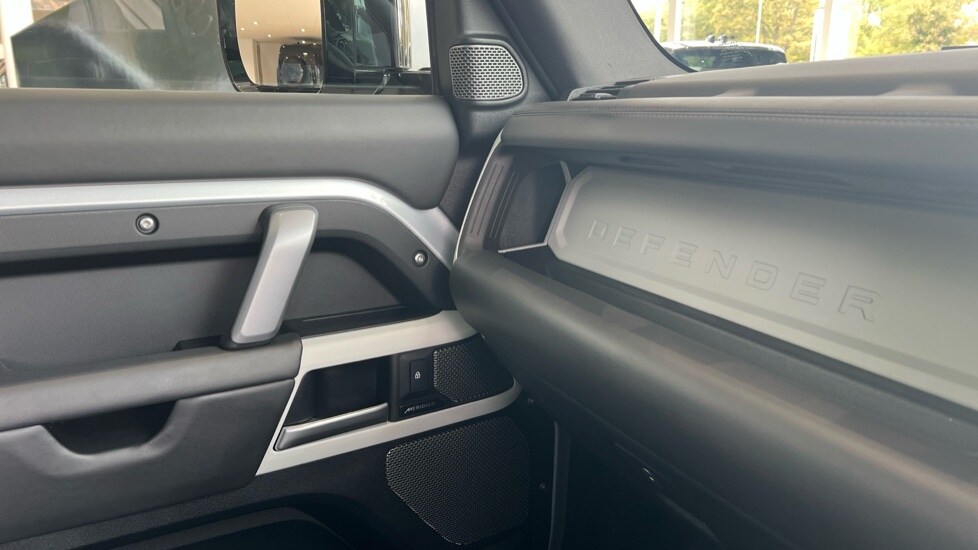 Used Land Rover Defender 2024 for sale - 76061992: Photo 34