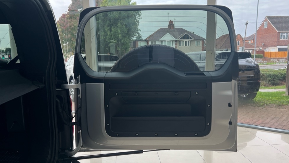 Used Land Rover Defender 2024 for sale - 76061992: Photo 35