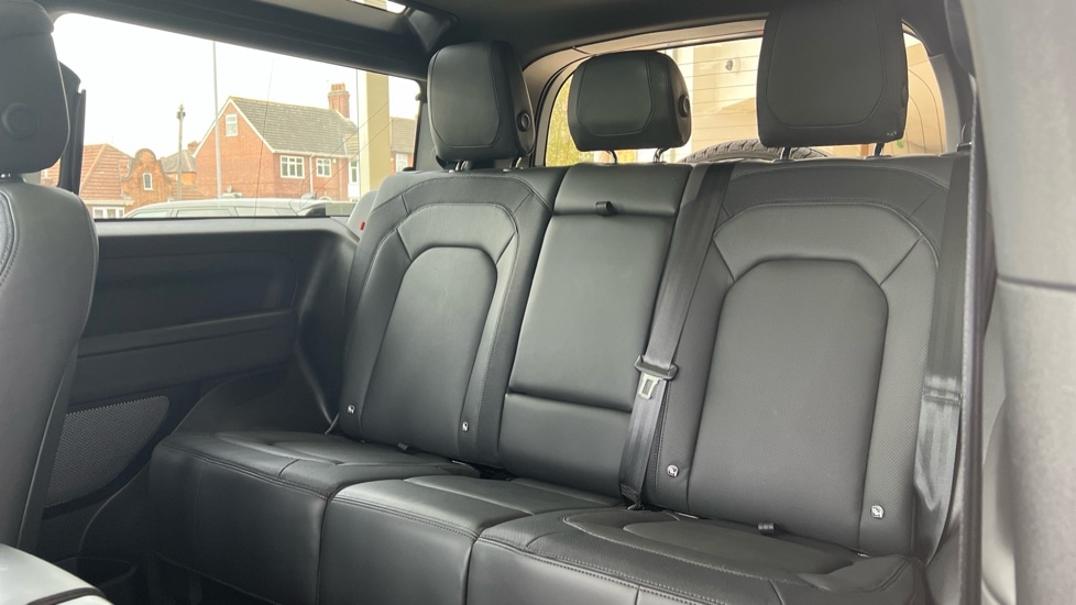Used Land Rover Defender 2024 for sale - 76061992: Photo 4