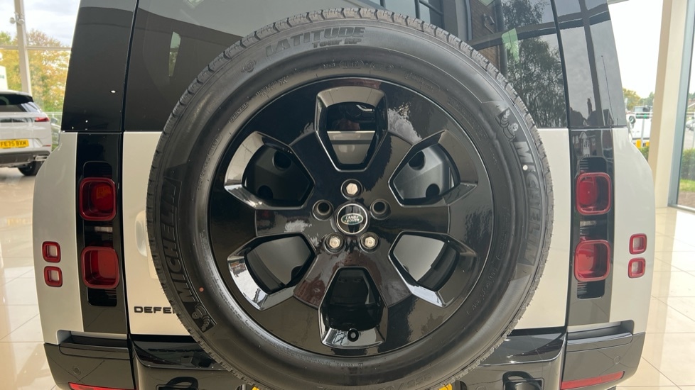 Used Land Rover Defender 2024 for sale - 76061992: Photo 47