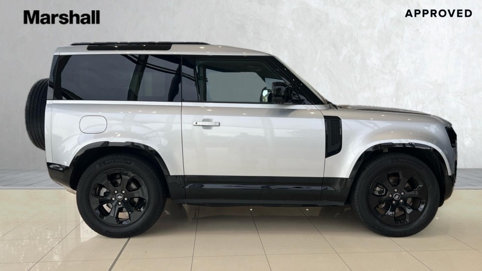 Used Land Rover Defender 2024 for sale - 76061992: Photo 5