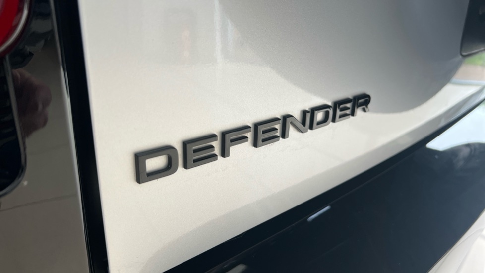 Used Land Rover Defender 2024 for sale - 76061992: Photo 50