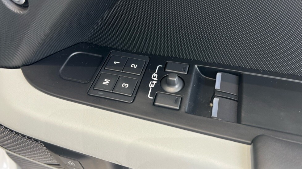 Used Land Rover Defender 2024 for sale - 76061992: Photo 76