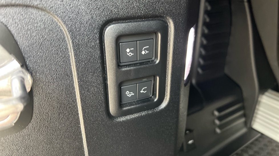 Used Land Rover Defender 2024 for sale - 76061992: Photo 84